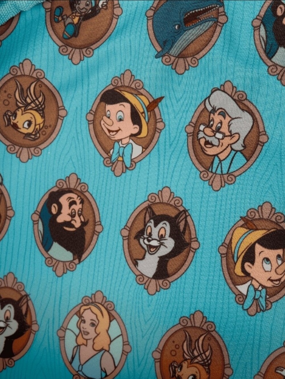 Loungefly Disney Pinocchio Cameo Mini Backpack Faux Woodgrain NWT - Picture 6 of 7